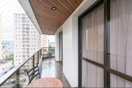 Apartamento à venda com 144m², 3 quartos e 3 vagas Apartamento à venda com 144m², 3 quartos e 3 vagasVaranda