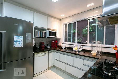 Casa à venda com 150m², 3 quartos e 2 vagas Casa à venda com 150m², 3 quartos e 2 vagasCozinha