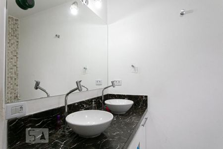 Casa à venda com 150m², 3 quartos e 2 vagas Casa à venda com 150m², 3 quartos e 2 vagasBanheiro 2