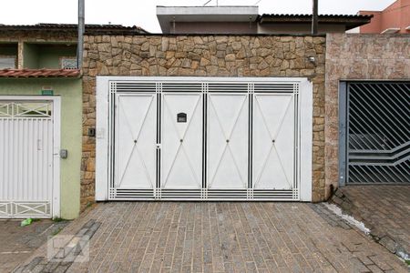 Casa à venda com 150m², 3 quartos e 2 vagas Casa à venda com 150m², 3 quartos e 2 vagasFachada