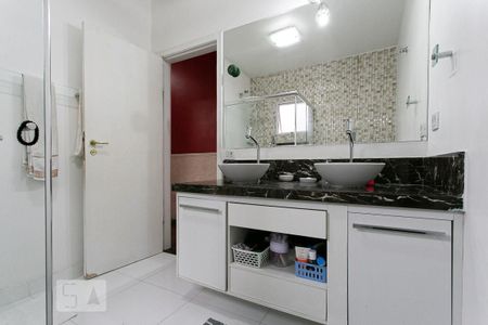 Casa à venda com 150m², 3 quartos e 2 vagas Casa à venda com 150m², 3 quartos e 2 vagasBanheiro 2