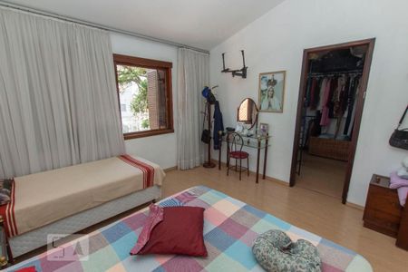 Casa à venda com 220m², 3 quartos e 3 vagas Casa à venda com 220m², 3 quartos e 3 vagasSuíte