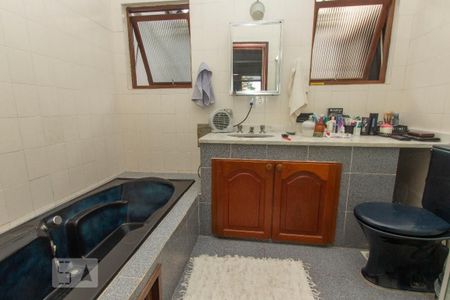 Casa à venda com 220m², 3 quartos e 3 vagas Casa à venda com 220m², 3 quartos e 3 vagasBanheiro da Suíte