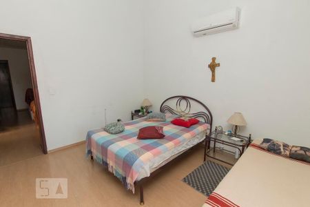 Casa à venda com 220m², 3 quartos e 3 vagas Casa à venda com 220m², 3 quartos e 3 vagasSuíte