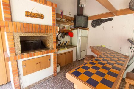 Casa à venda com 220m², 3 quartos e 3 vagas Casa à venda com 220m², 3 quartos e 3 vagasChurrasqueira