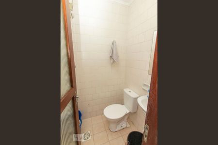 Casa à venda com 220m², 3 quartos e 3 vagas Casa à venda com 220m², 3 quartos e 3 vagasBanheiro de Serviço