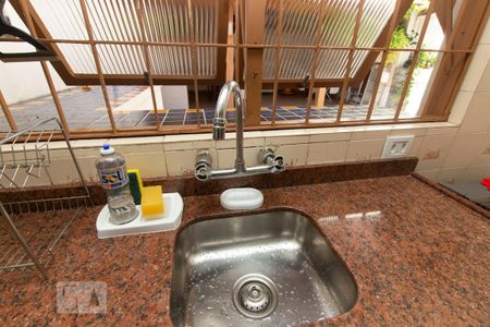 Casa à venda com 220m², 3 quartos e 3 vagas Casa à venda com 220m², 3 quartos e 3 vagasCozinha - Torneira