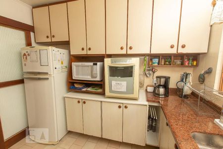 Casa à venda com 220m², 3 quartos e 3 vagas Casa à venda com 220m², 3 quartos e 3 vagasCozinha