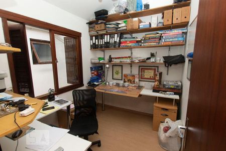 Casa à venda com 220m², 3 quartos e 3 vagas Casa à venda com 220m², 3 quartos e 3 vagasQuarto 4 - escritório