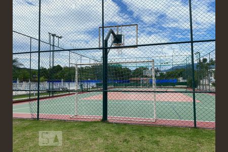 Casa de condomínio à venda com 360m², 4 quartos e 2 vagas Casa de condomínio à venda com 360m², 4 quartos e 2 vagasÁrea comum - quadra de tênis