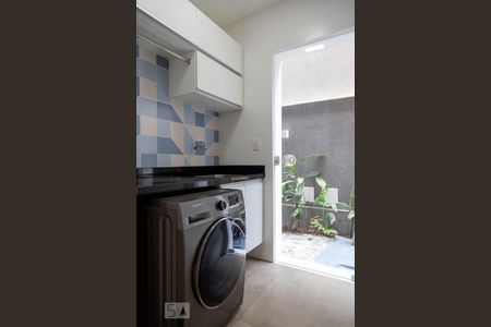 Casa de condomínio à venda com 360m², 4 quartos e 2 vagas Casa de condomínio à venda com 360m², 4 quartos e 2 vagasÁrea de serviço