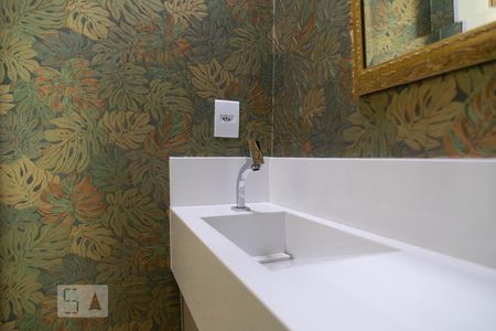 Casa de condomínio à venda com 360m², 4 quartos e 2 vagas Casa de condomínio à venda com 360m², 4 quartos e 2 vagasLavabo