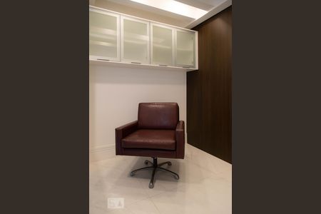 Casa de condomínio à venda com 360m², 4 quartos e 2 vagas Casa de condomínio à venda com 360m², 4 quartos e 2 vagasSuíte 2