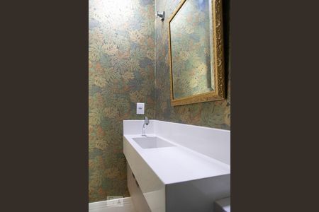 Casa de condomínio à venda com 360m², 4 quartos e 2 vagas Casa de condomínio à venda com 360m², 4 quartos e 2 vagasLavabo