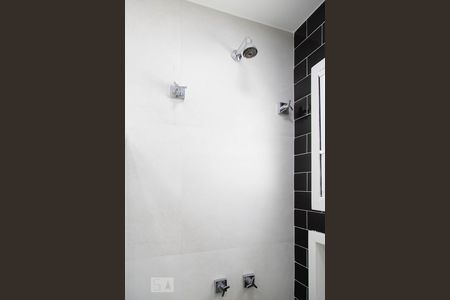 Casa de condomínio à venda com 360m², 4 quartos e 2 vagas Casa de condomínio à venda com 360m², 4 quartos e 2 vagasBanheiro da suíte 1