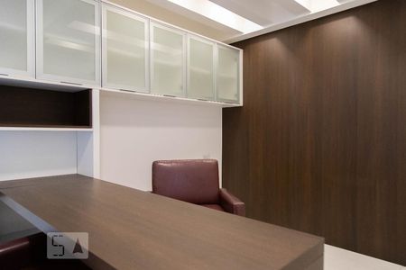 Casa de condomínio à venda com 360m², 4 quartos e 2 vagas Casa de condomínio à venda com 360m², 4 quartos e 2 vagasSuíte 2