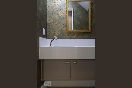 Casa de condomínio à venda com 360m², 4 quartos e 2 vagas Casa de condomínio à venda com 360m², 4 quartos e 2 vagasLavabo