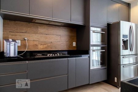 Casa de condomínio à venda com 360m², 4 quartos e 2 vagas Casa de condomínio à venda com 360m², 4 quartos e 2 vagasCozinha