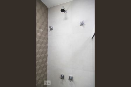 Casa de condomínio à venda com 360m², 4 quartos e 2 vagas Casa de condomínio à venda com 360m², 4 quartos e 2 vagasBanheiro da suíte 2