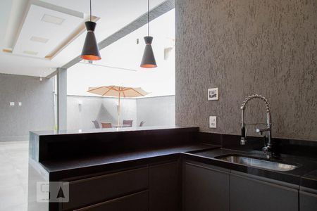 Casa de condomínio à venda com 360m², 4 quartos e 2 vagas Casa de condomínio à venda com 360m², 4 quartos e 2 vagasÁrea gourmet - churrasqueira