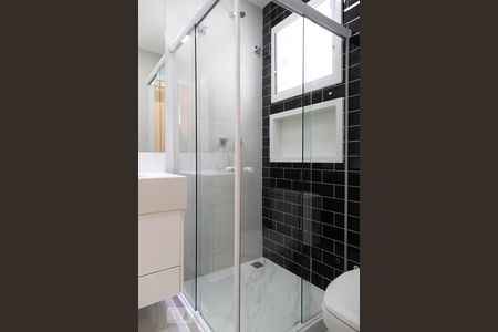 Casa de condomínio à venda com 360m², 4 quartos e 2 vagas Casa de condomínio à venda com 360m², 4 quartos e 2 vagasBanheiro da suíte 1