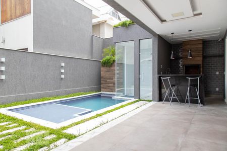 Casa de condomínio à venda com 360m², 4 quartos e 2 vagas Casa de condomínio à venda com 360m², 4 quartos e 2 vagasÁrea gourmet