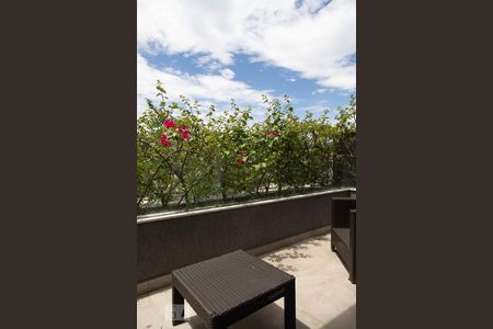 Casa de condomínio à venda com 360m², 4 quartos e 2 vagas Casa de condomínio à venda com 360m², 4 quartos e 2 vagasVaranda da suíte 3