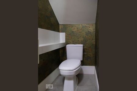 Casa de condomínio à venda com 360m², 4 quartos e 2 vagas Casa de condomínio à venda com 360m², 4 quartos e 2 vagasLavabo