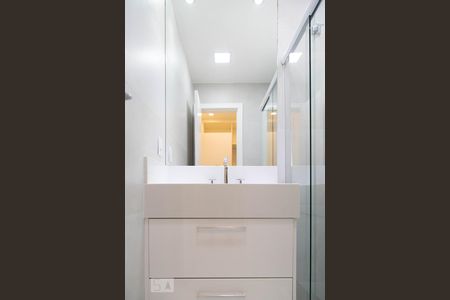 Casa de condomínio à venda com 360m², 4 quartos e 2 vagas Casa de condomínio à venda com 360m², 4 quartos e 2 vagasBanheiro da suíte 1