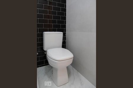 Casa de condomínio à venda com 360m², 4 quartos e 2 vagas Casa de condomínio à venda com 360m², 4 quartos e 2 vagasBanheiro da suíte 1