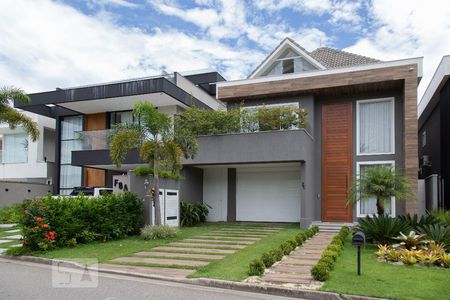 Casa de condomínio à venda com 360m², 4 quartos e 2 vagas Casa de condomínio à venda com 360m², 4 quartos e 2 vagasFachada da casa