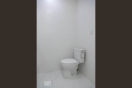 Casa de condomínio à venda com 360m², 4 quartos e 2 vagas Casa de condomínio à venda com 360m², 4 quartos e 2 vagasBanheiro da suíte 3