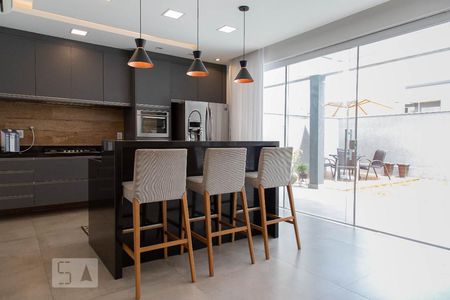 Casa de condomínio à venda com 360m², 4 quartos e 2 vagas Casa de condomínio à venda com 360m², 4 quartos e 2 vagasCozinha