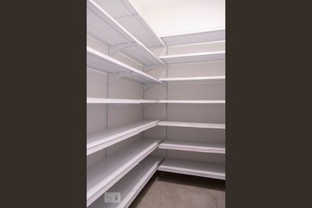 Casa de condomínio à venda com 360m², 4 quartos e 2 vagas Casa de condomínio à venda com 360m², 4 quartos e 2 vagasÁrea de serviço - despensa