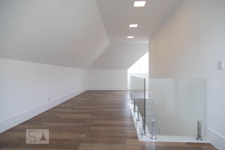 Casa de condomínio à venda com 360m², 4 quartos e 2 vagas Casa de condomínio à venda com 360m², 4 quartos e 2 vagasSótão