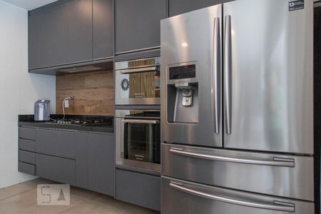 Casa de condomínio à venda com 360m², 4 quartos e 2 vagas Casa de condomínio à venda com 360m², 4 quartos e 2 vagasCozinha