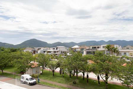 Casa de condomínio à venda com 360m², 4 quartos e 2 vagas Casa de condomínio à venda com 360m², 4 quartos e 2 vagasVista do sótão