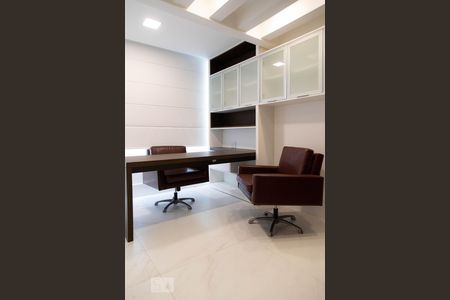 Casa de condomínio à venda com 360m², 4 quartos e 2 vagas Casa de condomínio à venda com 360m², 4 quartos e 2 vagasSuíte 2