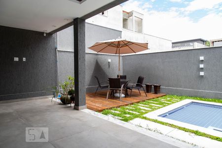 Casa de condomínio à venda com 360m², 4 quartos e 2 vagas Casa de condomínio à venda com 360m², 4 quartos e 2 vagasÁrea gourmet - solarium