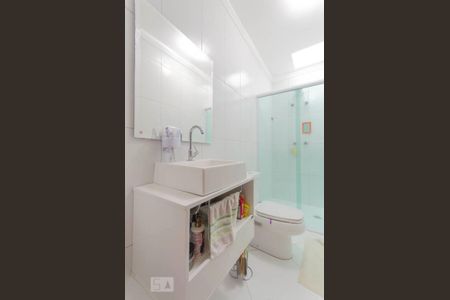 Casa à venda com 150m², 4 quartos e 2 vagas Casa à venda com 150m², 4 quartos e 2 vagasBanheiro