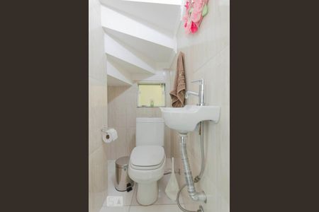 Casa à venda com 150m², 4 quartos e 2 vagas Casa à venda com 150m², 4 quartos e 2 vagasLavabo