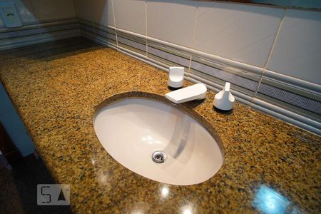 Apartamento para alugar com 352m², 4 quartos e sem vagaBanheiro Corredor