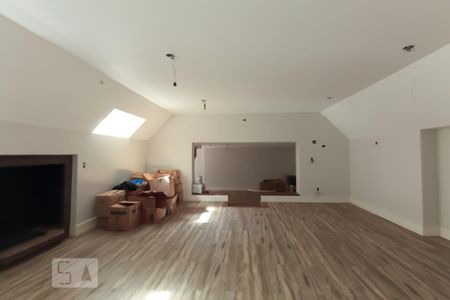 Casa de condomínio à venda com 980m², 4 quartos e 8 vagas Casa de condomínio à venda com 980m², 4 quartos e 8 vagasSala de cinema