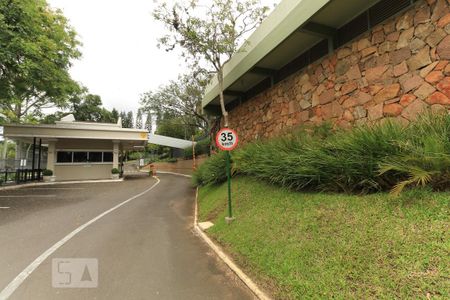 Casa de condomínio à venda com 980m², 4 quartos e 8 vagas Casa de condomínio à venda com 980m², 4 quartos e 8 vagasPortaria
