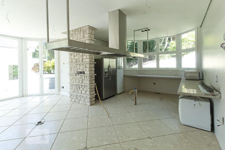 Casa de condomínio à venda com 980m², 4 quartos e 8 vagas Casa de condomínio à venda com 980m², 4 quartos e 8 vagasCozinha