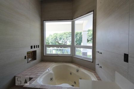 Casa de condomínio à venda com 980m², 4 quartos e 8 vagas Casa de condomínio à venda com 980m², 4 quartos e 8 vagasBanheiro da suíte 3