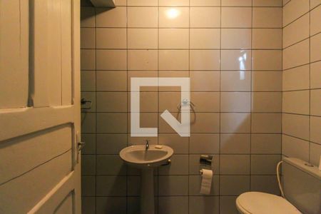 Casa à venda com 227m², 4 quartos e 4 vagas Casa à venda com 227m², 4 quartos e 4 vagasBanheiro de Serviço