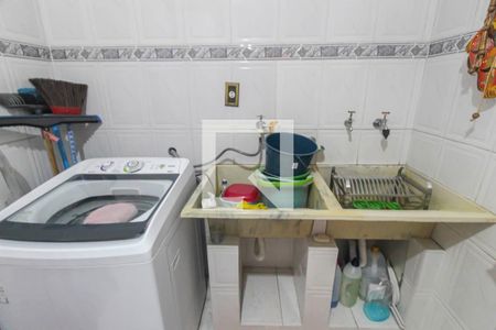 Casa à venda com 227m², 4 quartos e 4 vagas Casa à venda com 227m², 4 quartos e 4 vagascasa 2 - Área de Serviço