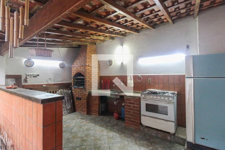 Casa à venda com 227m², 4 quartos e 4 vagas Casa à venda com 227m², 4 quartos e 4 vagasÁrea comum - Churrasqueira