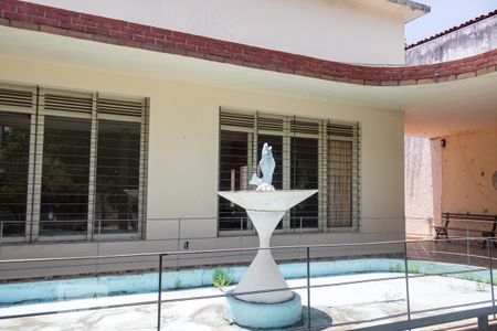 Casa à venda com 1290m², 4 quartos e 3 vagas Casa à venda com 1290m², 4 quartos e 3 vagasQuintal
